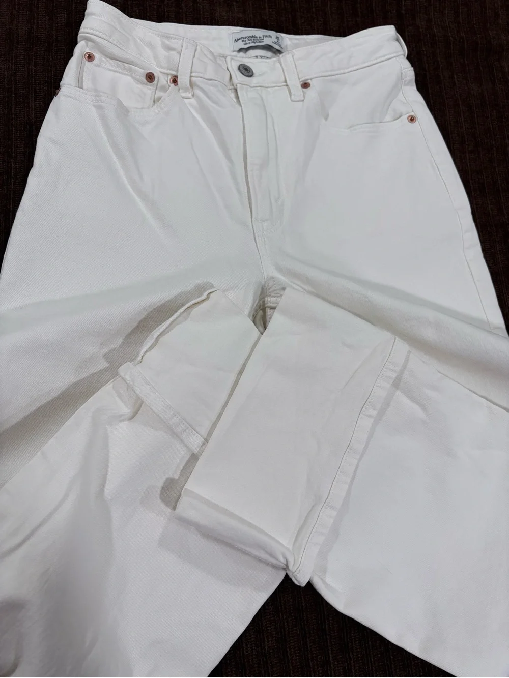 Abercrombie Curve Love 90s Relaxed Ultra High Rise White Cuffed Jeans 26